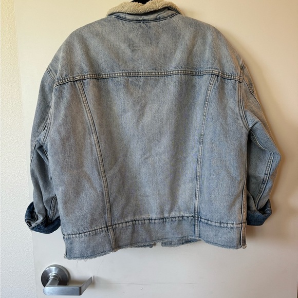 Vintage Levi’s Oversized Sherpa Trucker Jacket - Picture 6 of 10